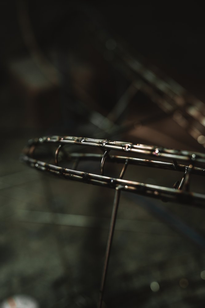 Detailansicht_des_Bearbeitungsprozesses_beim_verschweissen_der_Edelstahlstreben: Wir verwenden bei INDOO nur hochwertige Materialien, um unseren Kunden die bestmögliche Qualität zu bieten